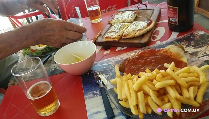 Pizzeria M M Comida Y Bebida - Pajas Blancas