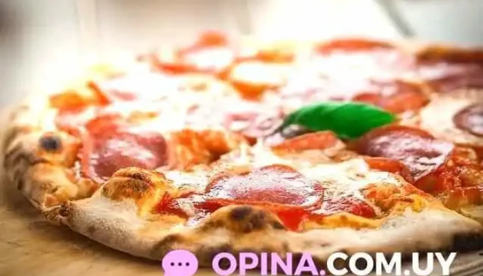 Pizzeria Y Chiviteria La Familiar Mercedes Pizza - Mercedes