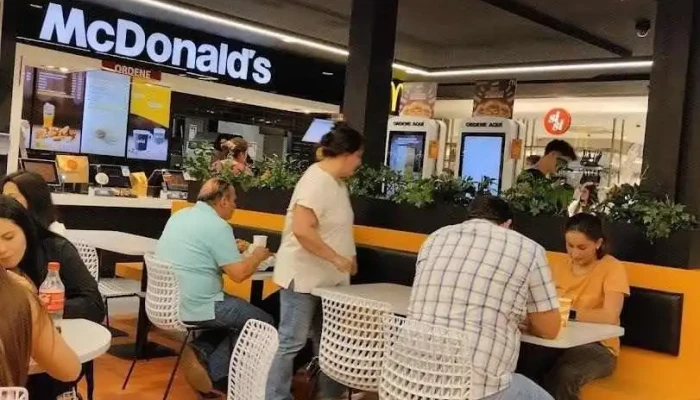 Plaza De Comidas De Montevideo Shopping -  Ambiente - Montevideo