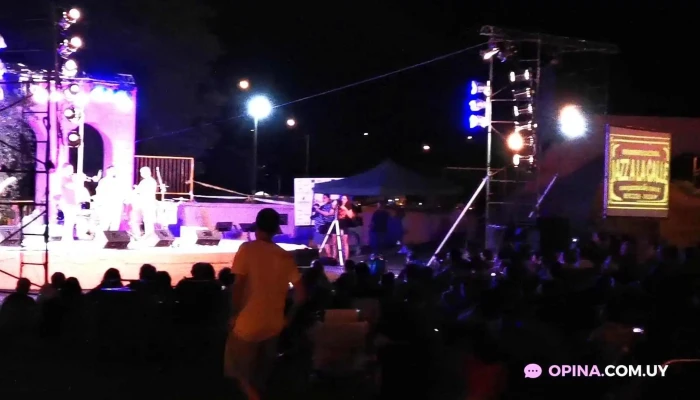 Plaza Del Encuentro De Dos Culturas -  Videos - Mercedes