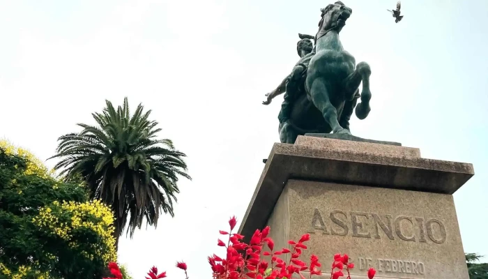 Plaza Independencia -  Comentario 1 - Mercedes