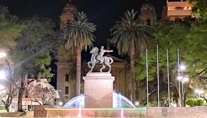 Plaza Independencia -  Comentario 7 - Mercedes