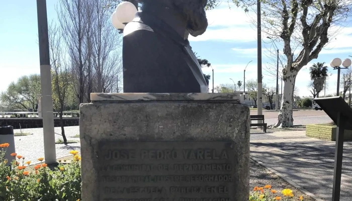 Plaza J P Varela Comentario 2 - Mercedes