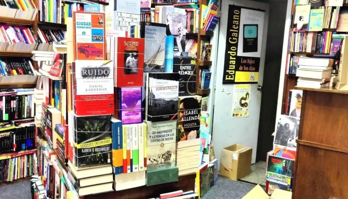 Pocitos Libros -  Estante De Libros - Montevideo