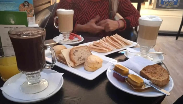 Porto Vanilla Costa Urbana Shopping -  Comidas Y Bebidas - Alvear