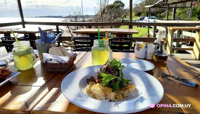 Puerto Canon River Bar Comida Y Bebida - Col. del Sacramento