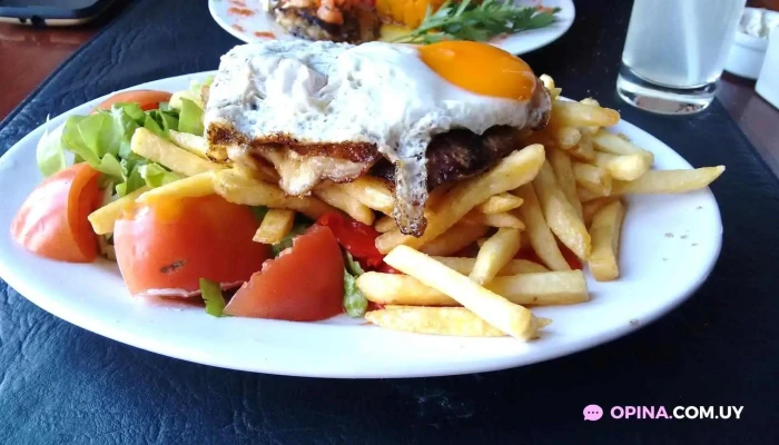 Pulperia De Los Faroles Comida Y Bebida - Col. del Sacramento