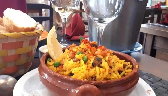 Pulperia De Los Faroles Paella - Col. del Sacramento