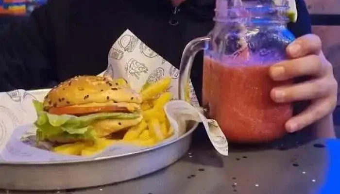 Punto Burgers -  Comida Y Bebida - Montevideo