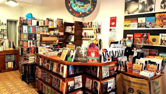 Puro Cuento Libercafe Estante De Libros - San José de Mayo