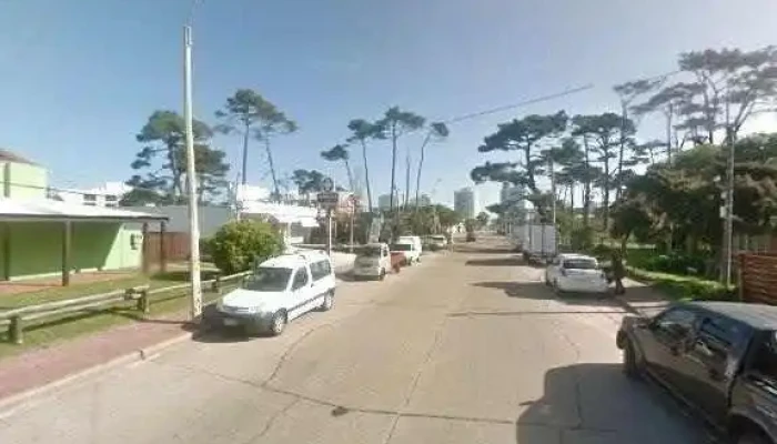 Ragazza -  Street View Y 360 - Punta del Este