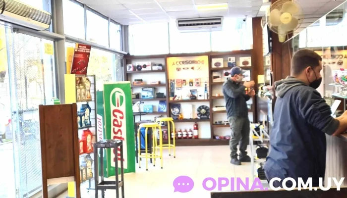 Raúl Sonderegger repuestos automotores - Domingo Baqué Esq