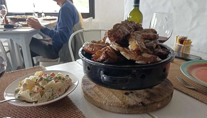 Reina Cafe Bar Asado De Tira - Col. del Sacramento