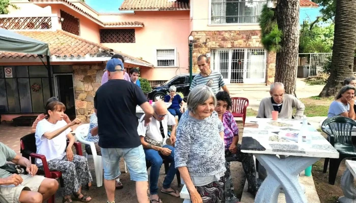 Residencial Psiquiatrico El Tren De La Amistad -  Edificio - Montevideo