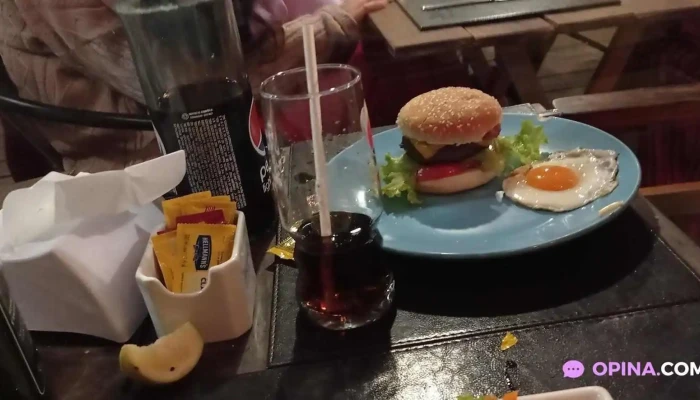 Restaurant Bar Upalala Hamburguesa - La Paloma