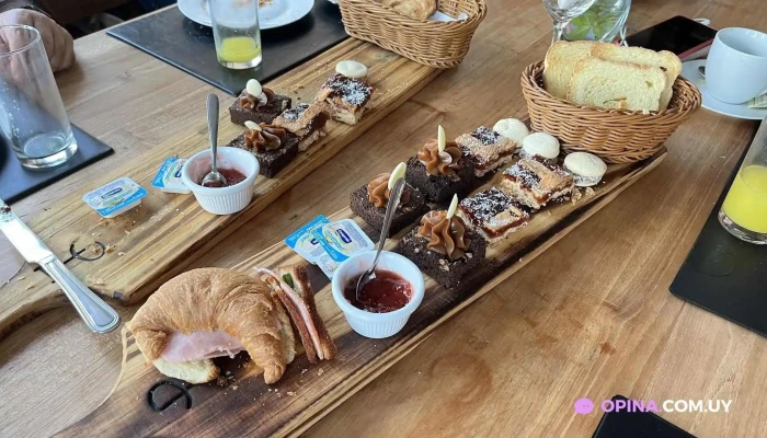 Restaurant La Baguala -  Comida Y Bebida - Montevideo