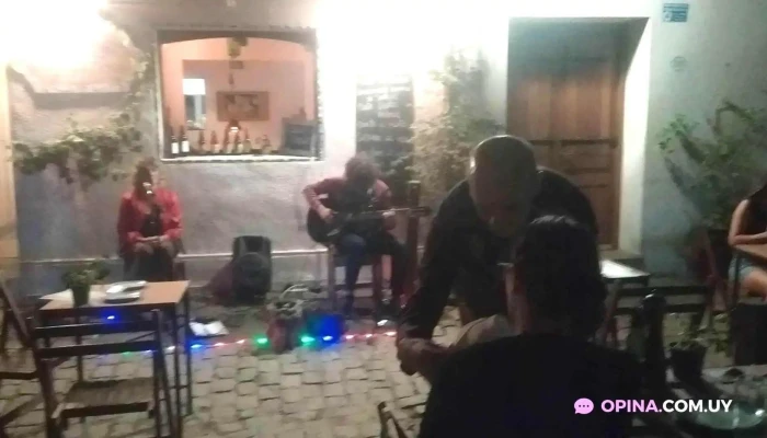 Restaurante Pasaje Las Flores -  Videos - Col. del Sacramento