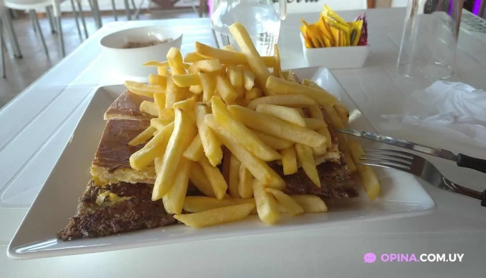 Restaurante Y Pizzeria Los Pelados Comida Y Bebida - Rocha