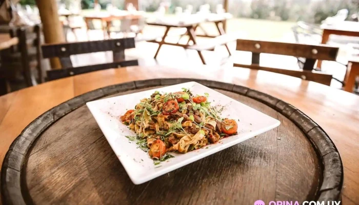 Restoran Pueblo Tannat Comida Y Bebida - Carmelo