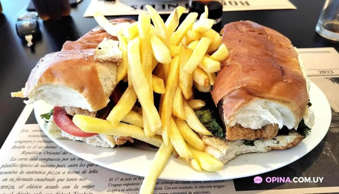 Rondon Cocina Sandwich De Pollo - Punta del Este