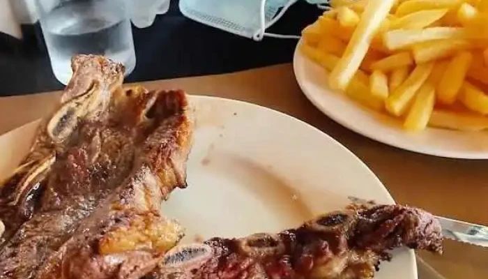 Rosticeria Y Comedor La Plaza -  Comida Y Bebida - Tarariras