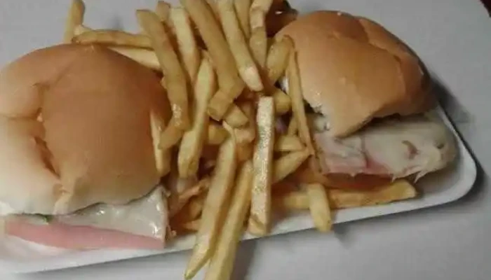 Rotiseria Los Lobizones Papas Fritas - Montevideo