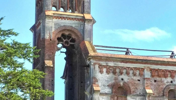 Ruinas De La Catedral De Piriapolis -  Catalogo - Piri&aacute;polis