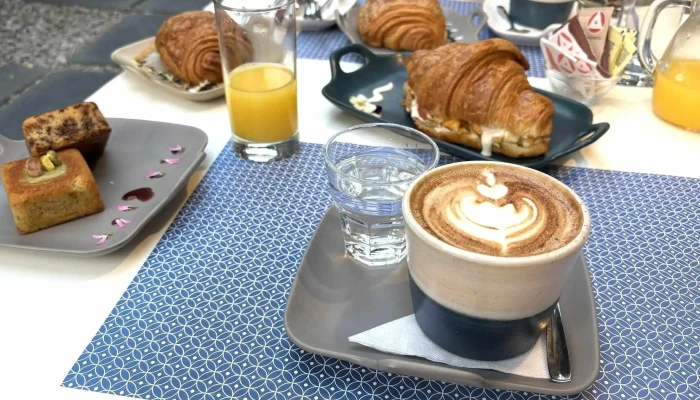 Saint Germain Cafe Parisien Croissant - Montevideo