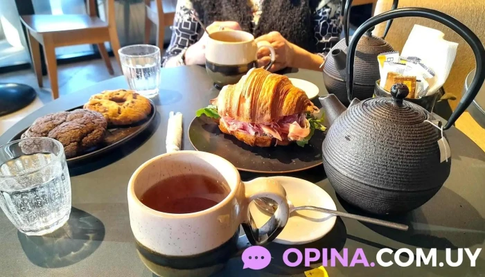 Selva Cafe Libros Croissant - Canelones