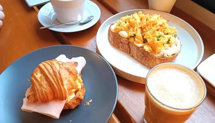 Serrano Cafe Croissant - Col. del Sacramento