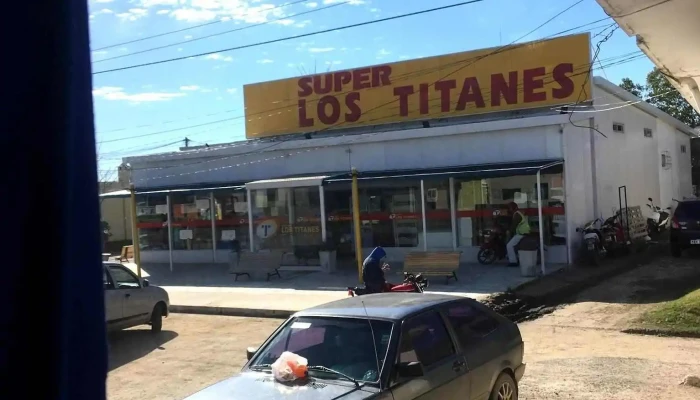 Super Los Titanes -  Estacionamiento - Puntas de Valdez
