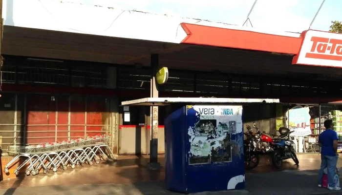 Ta -  Ta -  Sucursal Hiper Cerro Comentario 5 - Montevideo