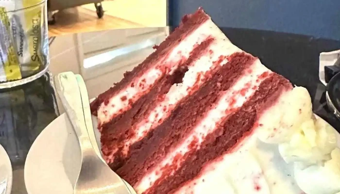 The Lab Coffee Roasters Pocitos Pastel De Terciopelo Rojo - Montevideo