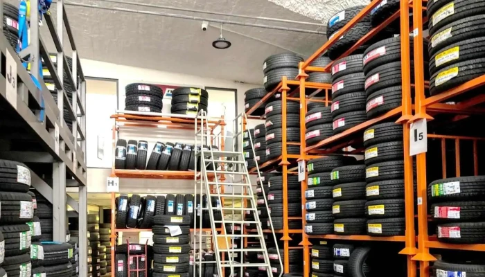 Tienda de neumáticos - Departamento De Montevideo