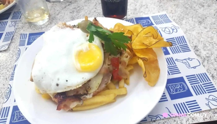 Tomatto Pizzeria Y Restaurante -  Comida Y Bebida - Chui