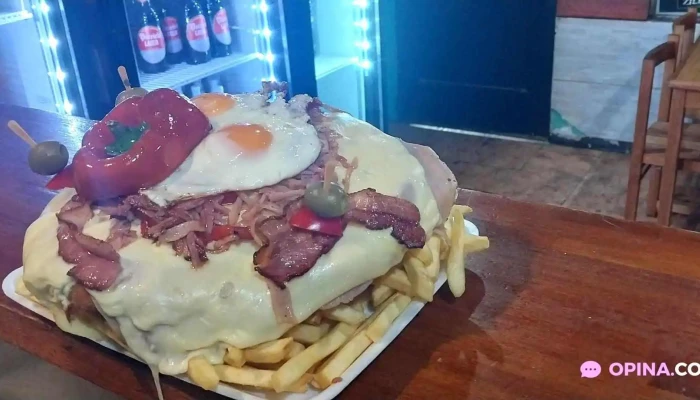 Toronto Pizzeria Y Chiviteria Comidas Y Bebidas - Montevideo