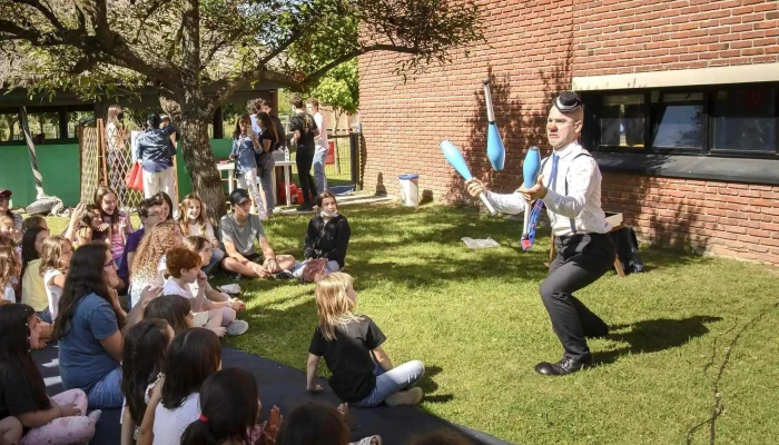 Uruguayan American School -  Horario - Montevideo