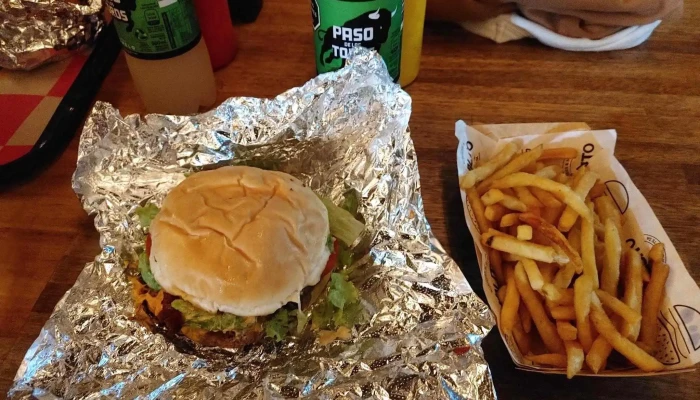 Valito Burgers Milas Papas Fritas - Montevideo