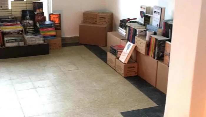 Vanir -  Estante De Libros - Montevideo