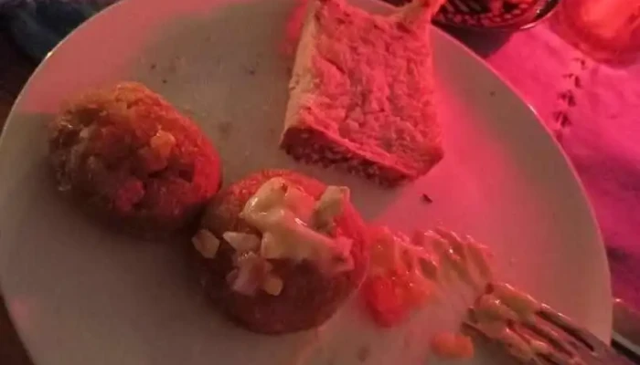 Vieja Bomba -  Parrilla Restaurante Comida Y Bebida - Barrio Anglo