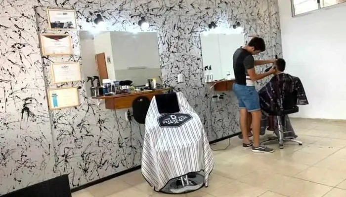 Zico’s Barbers - Av. Fernando J. Carballo